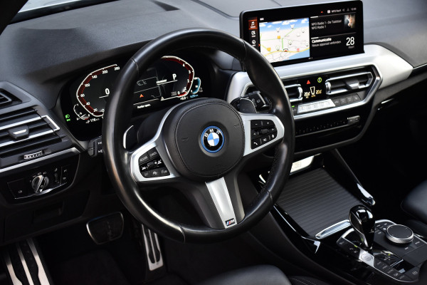 BMW X3 xDrive30e M Sport Shadow | Pano | ACC | Elek. Trekhaak | Camera | Live Cockpit Pro | 20'' Wielen |