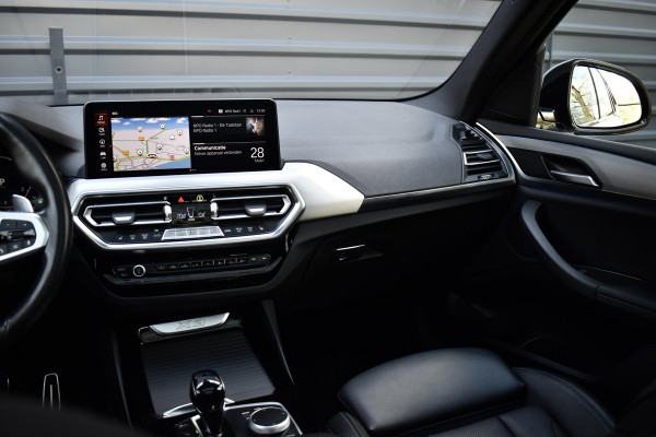 BMW X3 xDrive30e M Sport Shadow | Pano | ACC | Elek. Trekhaak | Camera | Live Cockpit Pro | 20'' Wielen |