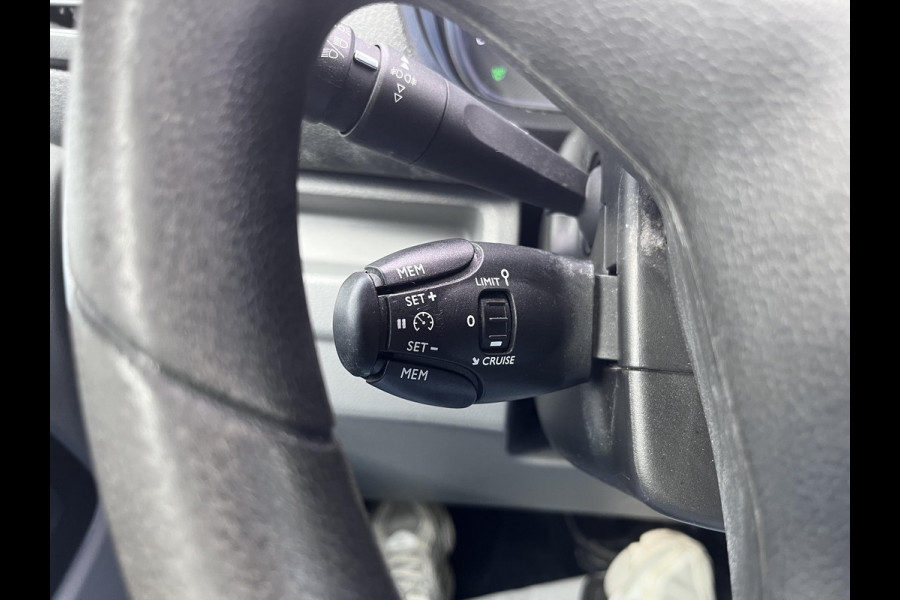 Peugeot e-Expert Standard Asphalt 75 kWh | 92,6% SoH | Cruise Control | Blind Spot Assist | Apple CarPlay |