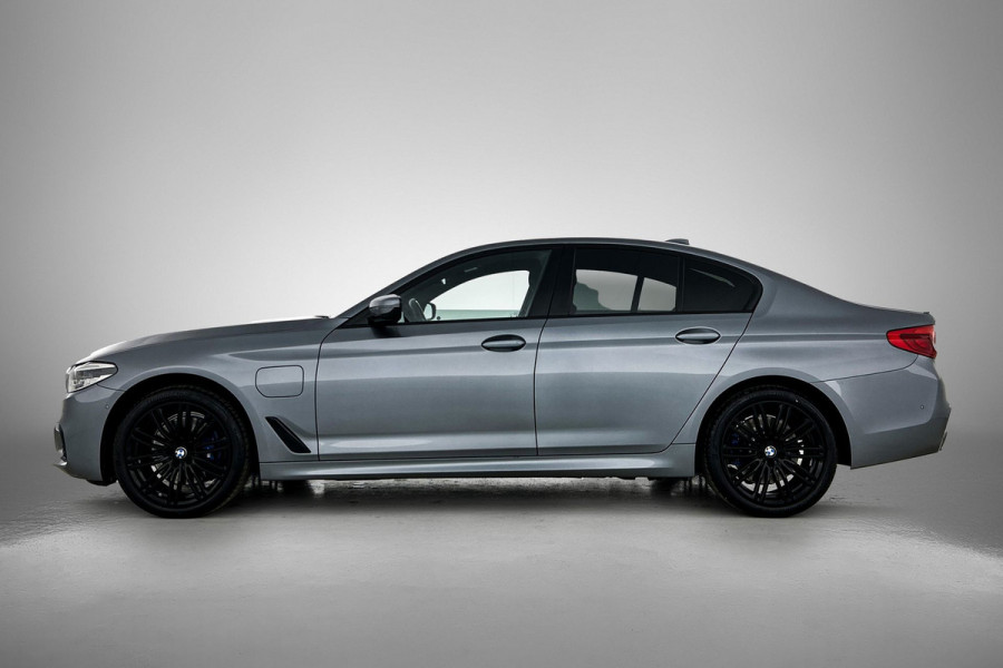 BMW 5 Serie 530e iPerformance High Executive M-Sport | 252PK | Dealer onderH | Sfeerverl | Head-up | StoelverW | Camera | Carplay