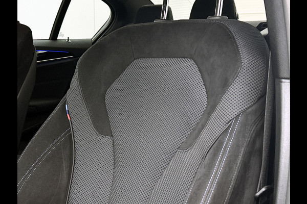 BMW 5 Serie 530e iPerformance High Executive M-Sport | 252PK | Dealer onderH | Sfeerverl | Head-up | StoelverW | Camera | Carplay