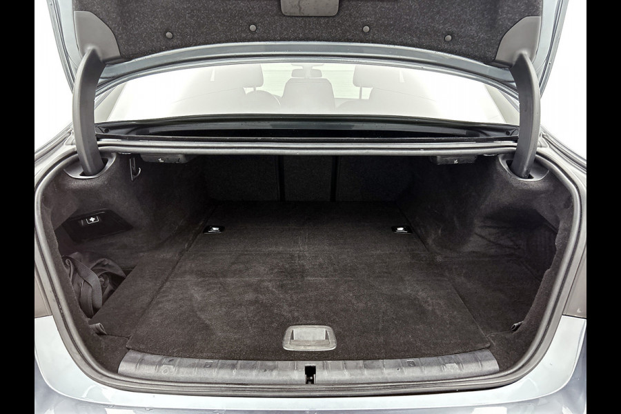 BMW 5 Serie 530e iPerformance High Executive M-Sport | 252PK | Dealer onderH | Sfeerverl | Head-up | StoelverW | Camera | Carplay