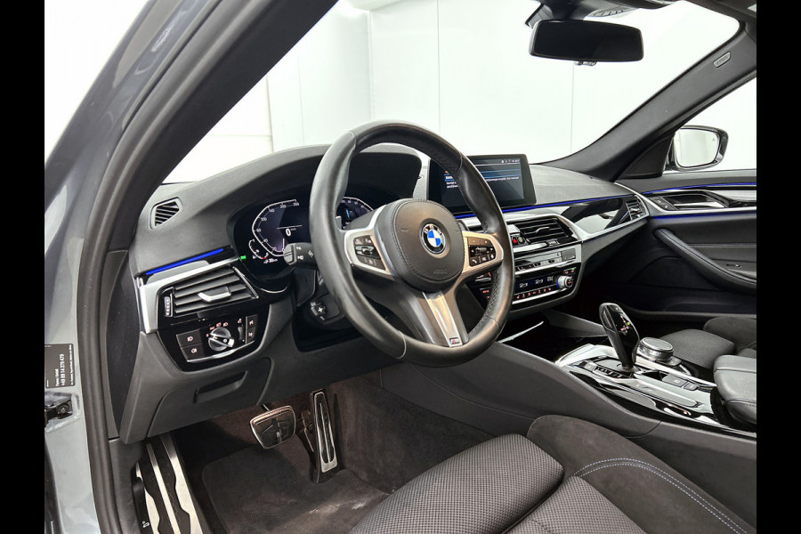 BMW 5 Serie 530e iPerformance High Executive M-Sport | 252PK | Dealer onderH | Sfeerverl | Head-up | StoelverW | Camera | Carplay