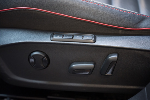 Volkswagen Golf 2.0 TSI GTI CLUBSPORT PANO/H&K/LEDER/HUD/MEMORY/IQLIGHTS/BLINDSPOT/SFEERVERLICHTING/NURBURGRING/BOMVOL!