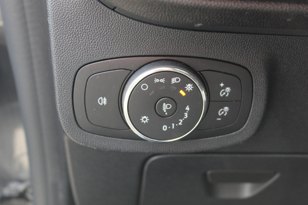 Ford Fiesta 1.0-125pk EcoBoost Mild-Hybrid ST-Line. Luxe, sportieve en goed onderhouden Fiesta ! Autm. airco, Cruise control, Lane assist, 17" Lmv, Parkeersensoren Achter, Metallic lak, Navigatie by Apple/Android, LED verlichting etc.