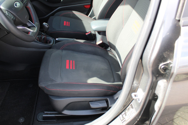 Ford Fiesta 1.0-125pk EcoBoost Mild-Hybrid ST-Line. Luxe, sportieve en goed onderhouden Fiesta ! Autm. airco, Cruise control, Lane assist, 17" Lmv, Parkeersensoren Achter, Metallic lak, Navigatie by Apple/Android, LED verlichting etc.