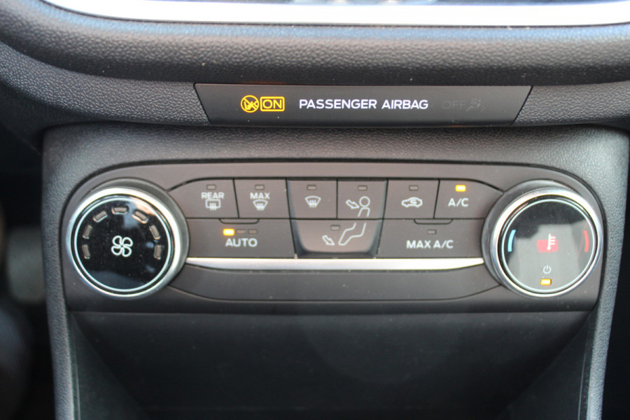 Ford Fiesta 1.0-125pk EcoBoost Mild-Hybrid ST-Line. Luxe, sportieve en goed onderhouden Fiesta ! Autm. airco, Cruise control, Lane assist, 17" Lmv, Parkeersensoren Achter, Metallic lak, Navigatie by Apple/Android, LED verlichting etc.