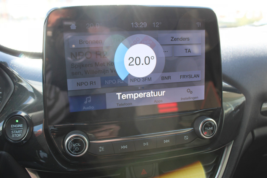 Ford Fiesta 1.0-125pk EcoBoost Mild-Hybrid ST-Line. Luxe, sportieve en goed onderhouden Fiesta ! Autm. airco, Cruise control, Lane assist, 17" Lmv, Parkeersensoren Achter, Metallic lak, Navigatie by Apple/Android, LED verlichting etc.