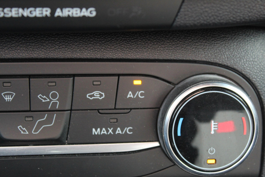 Ford Fiesta 1.0-125pk EcoBoost Mild-Hybrid ST-Line. Luxe, sportieve en goed onderhouden Fiesta ! Autm. airco, Cruise control, Lane assist, 17" Lmv, Parkeersensoren Achter, Metallic lak, Navigatie by Apple/Android, LED verlichting etc.