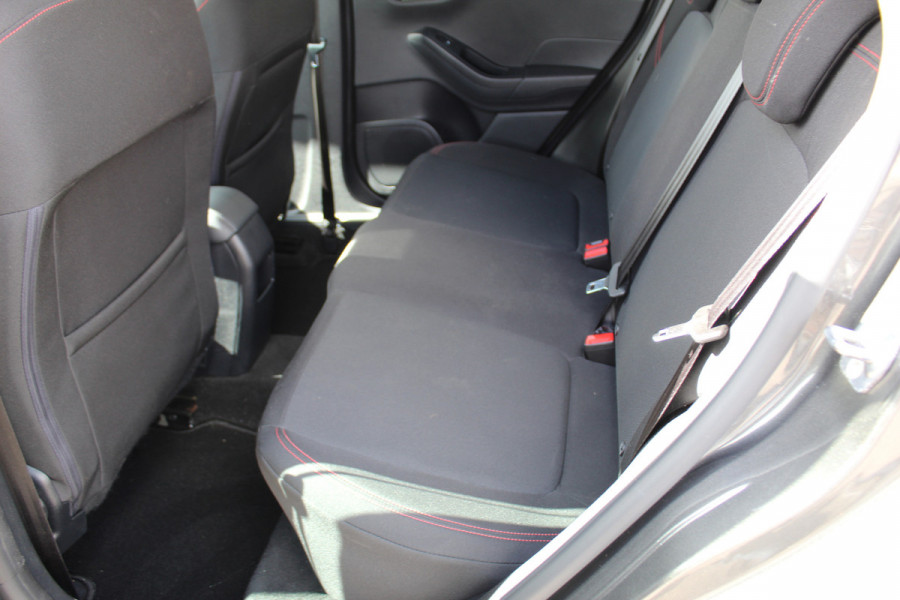 Ford Fiesta 1.0-125pk EcoBoost Mild-Hybrid ST-Line. Luxe, sportieve en goed onderhouden Fiesta ! Autm. airco, Cruise control, Lane assist, 17" Lmv, Parkeersensoren Achter, Metallic lak, Navigatie by Apple/Android, LED verlichting etc.