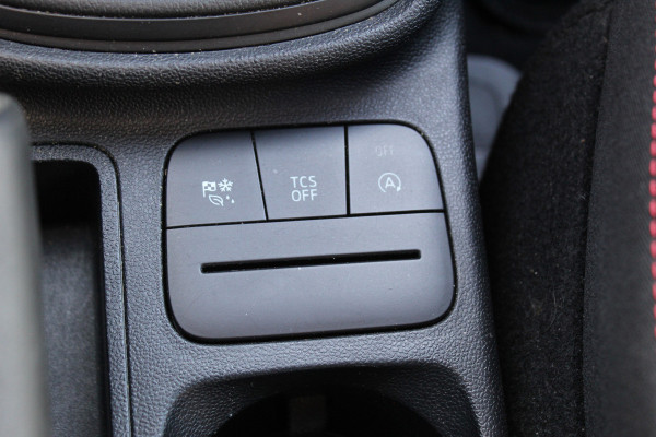 Ford Fiesta 1.0-125pk EcoBoost Mild-Hybrid ST-Line. Luxe, sportieve en goed onderhouden Fiesta ! Autm. airco, Cruise control, Lane assist, 17" Lmv, Parkeersensoren Achter, Metallic lak, Navigatie by Apple/Android, LED verlichting etc.