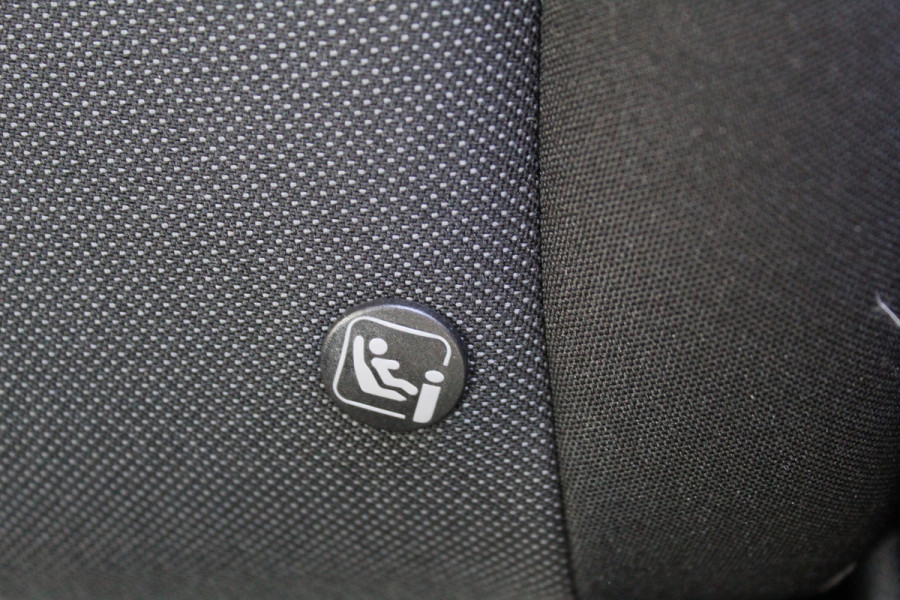 Ford Fiesta 1.0-125pk EcoBoost Mild-Hybrid ST-Line. Luxe, sportieve en goed onderhouden Fiesta ! Autm. airco, Cruise control, Lane assist, 17" Lmv, Parkeersensoren Achter, Metallic lak, Navigatie by Apple/Android, LED verlichting etc.