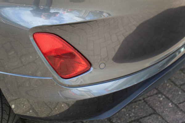 Ford Fiesta 1.0-125pk EcoBoost Mild-Hybrid ST-Line. Luxe, sportieve en goed onderhouden Fiesta ! Autm. airco, Cruise control, Lane assist, 17" Lmv, Parkeersensoren Achter, Metallic lak, Navigatie by Apple/Android, LED verlichting etc.