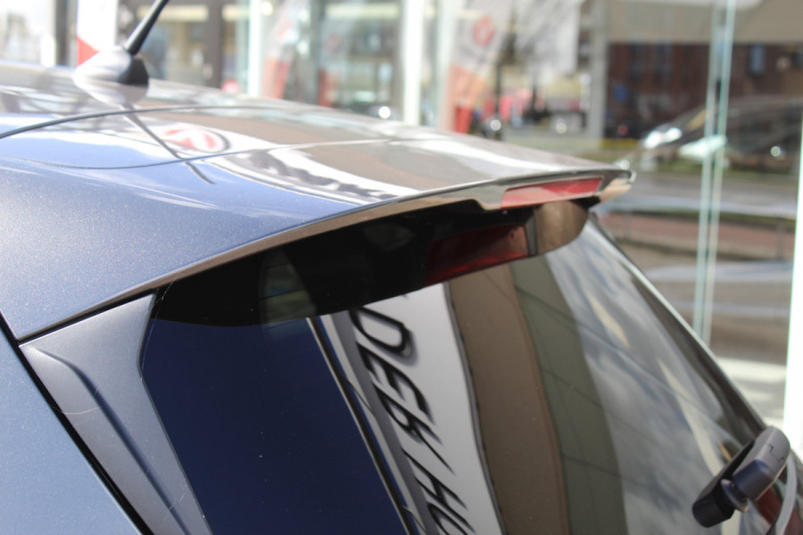 Ford Fiesta 1.0-125pk EcoBoost Mild-Hybrid ST-Line. Luxe, sportieve en goed onderhouden Fiesta ! Autm. airco, Cruise control, Lane assist, 17" Lmv, Parkeersensoren Achter, Metallic lak, Navigatie by Apple/Android, LED verlichting etc.