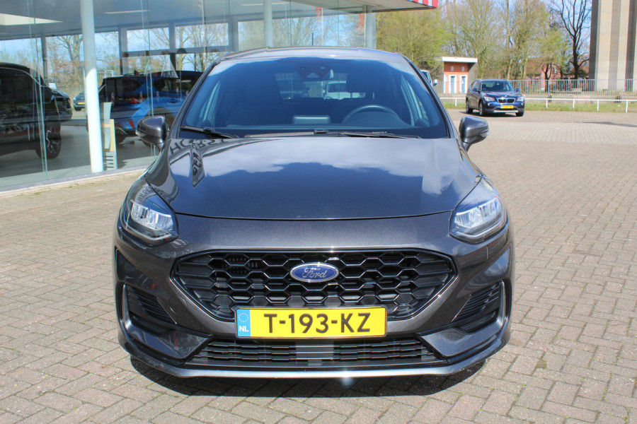 Ford Fiesta 1.0-125pk EcoBoost Mild-Hybrid ST-Line. Luxe, sportieve en goed onderhouden Fiesta ! Autm. airco, Cruise control, Lane assist, 17" Lmv, Parkeersensoren Achter, Metallic lak, Navigatie by Apple/Android, LED verlichting etc.