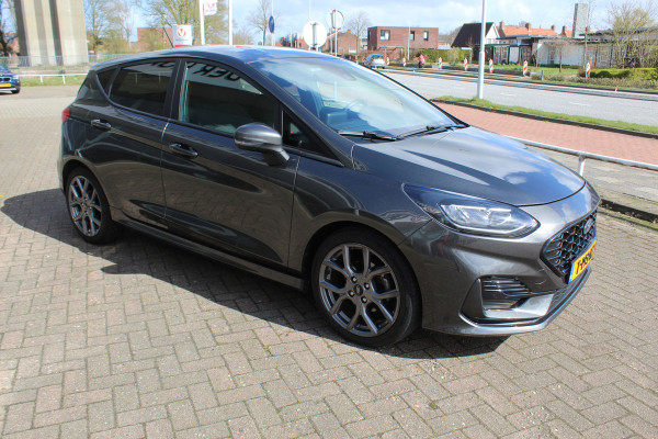 Ford Fiesta 1.0-125pk EcoBoost Mild-Hybrid ST-Line. Luxe, sportieve en goed onderhouden Fiesta ! Autm. airco, Cruise control, Lane assist, 17" Lmv, Parkeersensoren Achter, Metallic lak, Navigatie by Apple/Android, LED verlichting etc.