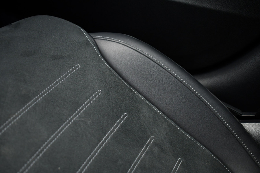 Mercedes-Benz C-Klasse Estate 300 e AMG Line Pano Trekh Distronic 360-camera