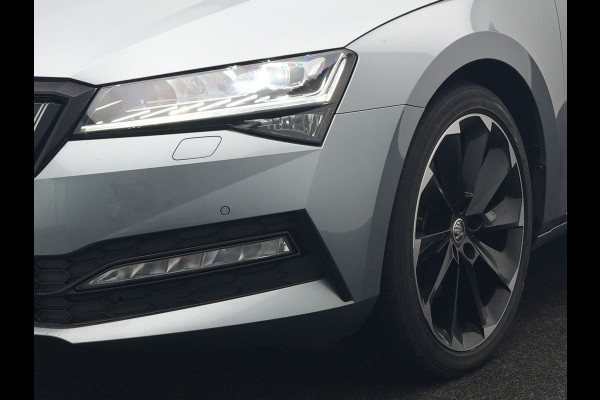 Škoda Superb Combi 1.4 TSI iV Sportline PHEV 218pk Dealer O.H | Panodak | Crystal LED | Camera | Alcantara Sportstoelen Memory & Verwarmd | Cruise Control | Sfeerverlichting | Apple Carplay | Keyless | Navigatie | Virtual | DAB | 19"L.M | Plug In Hybrid |