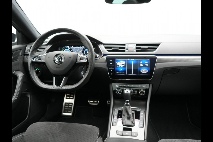 Škoda Superb Combi 1.4 TSI iV Sportline PHEV 218pk Dealer O.H | Panodak | Crystal LED | Camera | Alcantara Sportstoelen Memory & Verwarmd | Cruise Control | Sfeerverlichting | Apple Carplay | Keyless | Navigatie | Virtual | DAB | 19"L.M | Plug In Hybrid |