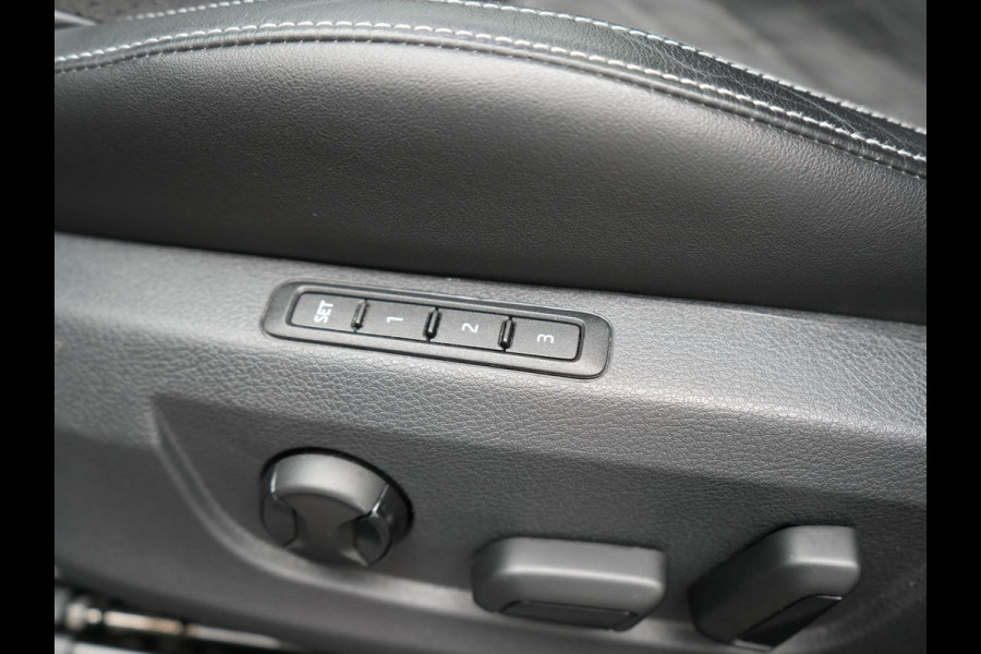 Škoda Superb Combi 1.4 TSI iV Sportline PHEV 218pk Dealer O.H | Panodak | Crystal LED | Camera | Alcantara Sportstoelen Memory & Verwarmd | Cruise Control | Sfeerverlichting | Apple Carplay | Keyless | Navigatie | Virtual | DAB | 19"L.M | Plug In Hybrid |