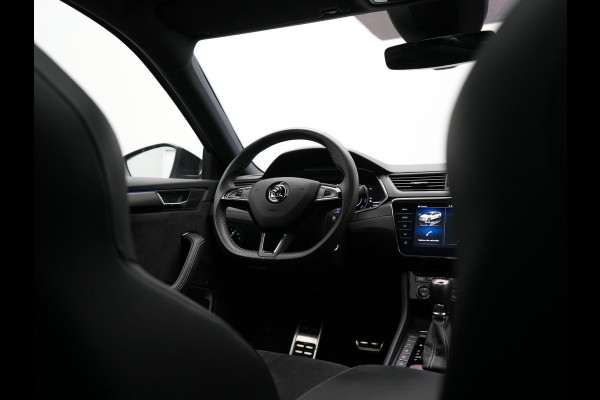 Škoda Superb Combi 1.4 TSI iV Sportline PHEV 218pk Dealer O.H | Panodak | Crystal LED | Camera | Alcantara Sportstoelen Memory & Verwarmd | Cruise Control | Sfeerverlichting | Apple Carplay | Keyless | Navigatie | Virtual | DAB | 19"L.M | Plug In Hybrid |