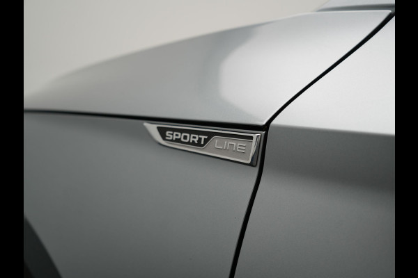 Škoda Superb Combi 1.4 TSI iV Sportline PHEV 218pk Dealer O.H | Panodak | Crystal LED | Camera | Alcantara Sportstoelen Memory & Verwarmd | Cruise Control | Sfeerverlichting | Apple Carplay | Keyless | Navigatie | Virtual | DAB | 19"L.M | Plug In Hybrid |