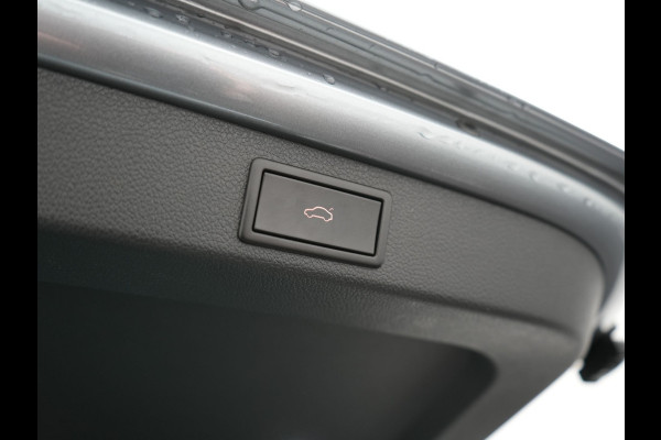 Škoda Superb Combi 1.4 TSI iV Sportline PHEV 218pk Dealer O.H | Panodak | Crystal LED | Camera | Alcantara Sportstoelen Memory & Verwarmd | Cruise Control | Sfeerverlichting | Apple Carplay | Keyless | Navigatie | Virtual | DAB | 19"L.M | Plug In Hybrid |