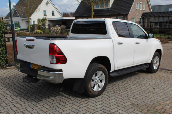 Toyota Hilux 2.4 D-4D 150PK E6 4WD Automaat Double Cab Professional 4x4 ✓ Trekhaak