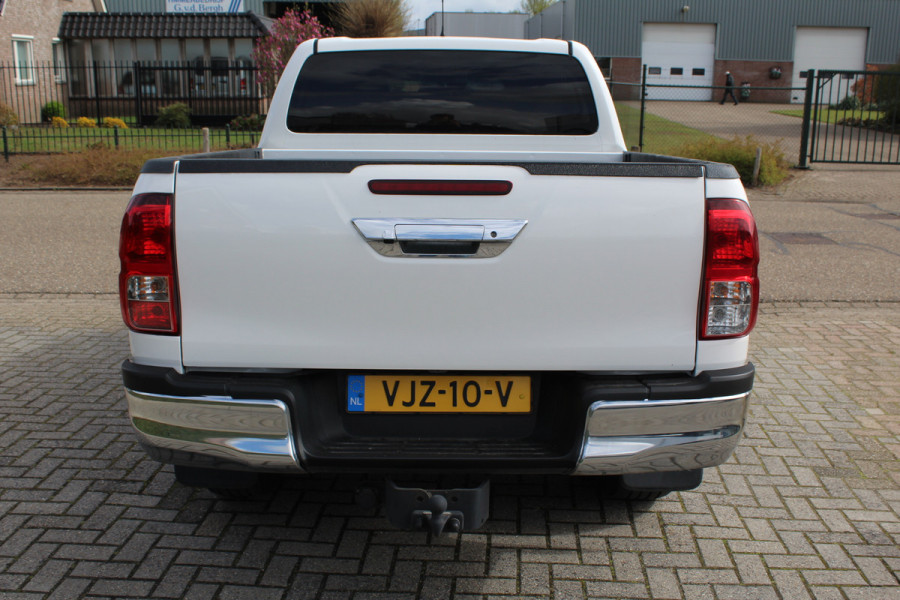 Toyota Hilux 2.4 D-4D 150PK E6 4WD Automaat Double Cab Professional 4x4 ✓ Trekhaak