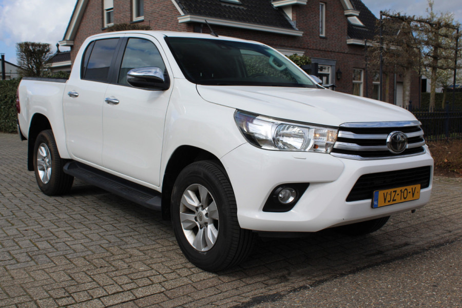 Toyota Hilux 2.4 D-4D 150PK E6 4WD Automaat Double Cab Professional 4x4 ✓ Trekhaak