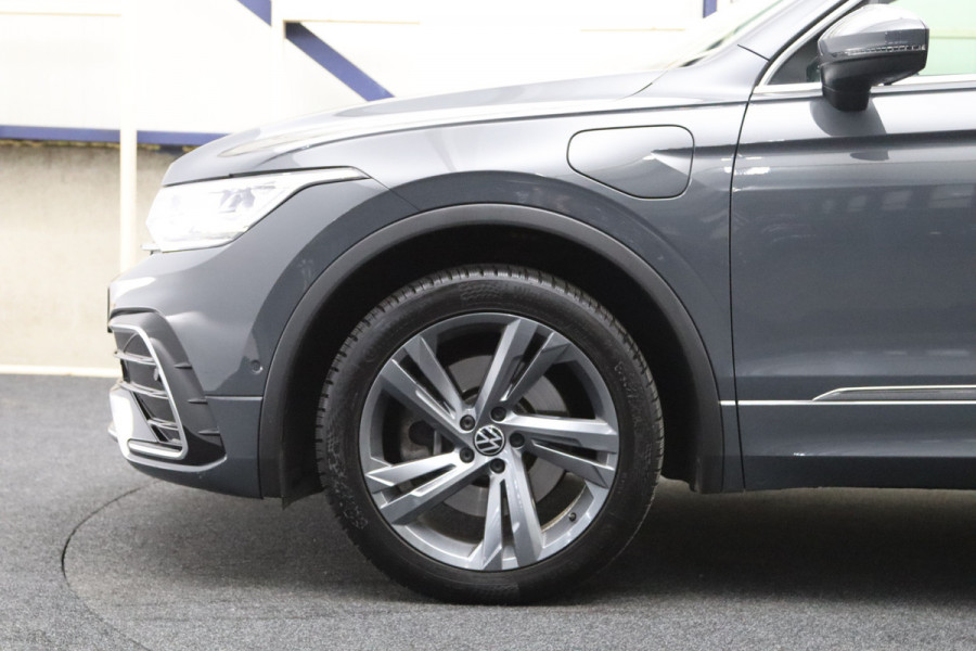 Volkswagen Tiguan 1.4 TSI eHybrid 245 PK R-Line Business, Panoramadak, Winterpakket, Adap. Cruise Control,