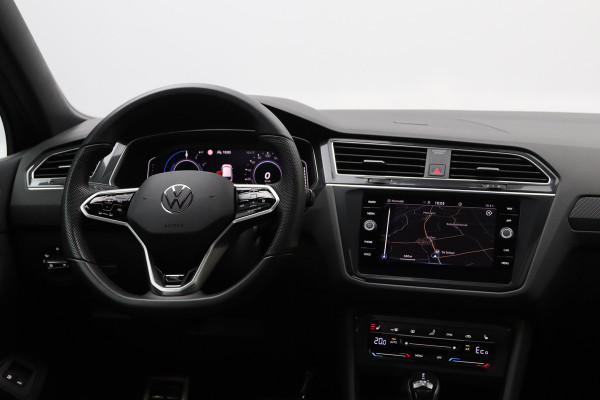 Volkswagen Tiguan 1.4 TSI eHybrid 245 PK R-Line Business, Panoramadak, Winterpakket, Adap. Cruise Control,
