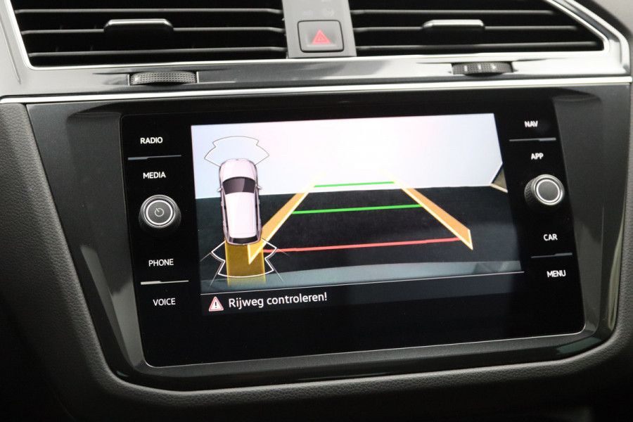 Volkswagen Tiguan 1.4 TSI eHybrid 245 PK R-Line Business, Panoramadak, Winterpakket, Adap. Cruise Control,