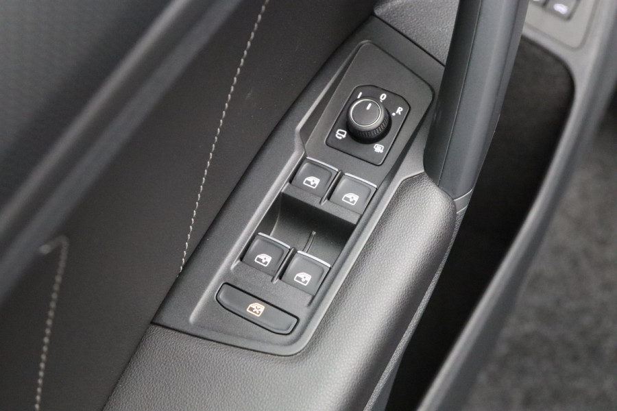 Volkswagen Tiguan 1.4 TSI eHybrid 245 PK R-Line Business, Panoramadak, Winterpakket, Adap. Cruise Control,