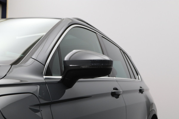 Volkswagen Tiguan 1.4 TSI eHybrid 245 PK R-Line Business, Panoramadak, Winterpakket, Adap. Cruise Control,