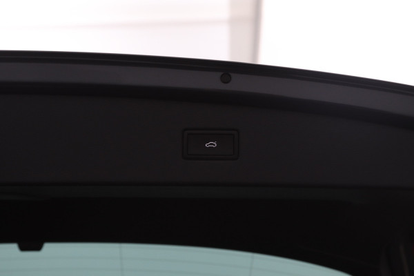 Volkswagen Tiguan 1.4 TSI eHybrid 245 PK R-Line Business, Panoramadak, Winterpakket, Adap. Cruise Control,