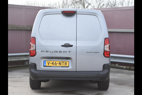 Peugeot e-Partner 136 L2 50 kWh | HOUTEN BETIMMERING |  2X SCHUIFDEUR | 16" LMV | PACK WINTER | NAVI | CAMERA | CRUISE CONTROL