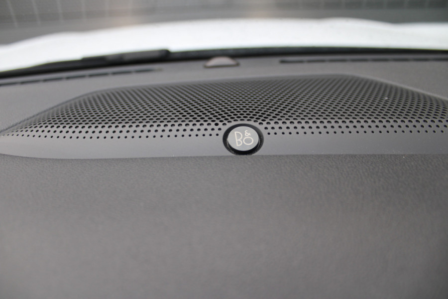 Ford Kuga 2.5 PHEV ST-Line X | Black Pack | Trekhaak | Panoramadak | AGR | Led | Head-up | B&O