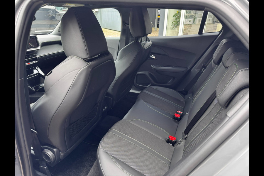 Peugeot e-2008 EV GT Avantage 54 kWh | 97% SOH | Camera 360 | NL-Auto | Adaptive Cruise | Navigatie | Virtual Cockpit