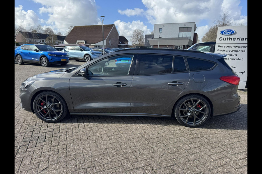 Ford FOCUS Wagon 2.3 EcoBoost ST-3 280pk | Adaptieve cruise control | Adaptieve LED |  Trekhaak | Winter Pack | Bang&Olufsen | Elektrische achterklep | Head up Display | Incl Orignele ST velgen