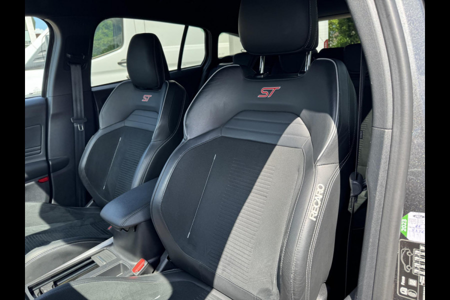 Ford FOCUS Wagon 2.3 EcoBoost ST-3 280pk | Adaptieve cruise control | Adaptieve LED |  Trekhaak | Winter Pack | Bang&Olufsen | Elektrische achterklep | Head up Display | Incl Orignele ST velgen