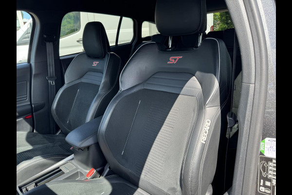 Ford FOCUS Wagon 2.3 EcoBoost ST-3 280pk | Adaptieve cruise control | Adaptieve LED |  Trekhaak | Winter Pack | Bang&Olufsen | Elektrische achterklep | Head up Display | Incl Orignele ST velgen