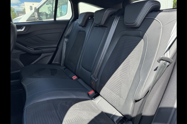 Ford FOCUS Wagon 2.3 EcoBoost ST-3 280pk | Adaptieve cruise control | Adaptieve LED |  Trekhaak | Winter Pack | Bang&Olufsen | Elektrische achterklep | Head up Display | Incl Orignele ST velgen