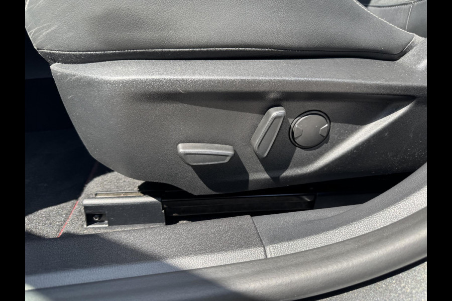 Ford FOCUS Wagon 2.3 EcoBoost ST-3 280pk | Adaptieve cruise control | Adaptieve LED |  Trekhaak | Winter Pack | Bang&Olufsen | Elektrische achterklep | Head up Display | Incl Orignele ST velgen