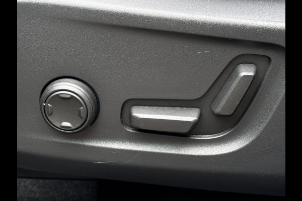 Volvo XC40 1.5 T5 Recharge R-Design NL-auto | Schuif- Kanteldak | H&K | Trekhaak | Stoelverwarming | Memory | Adaptive Cruise