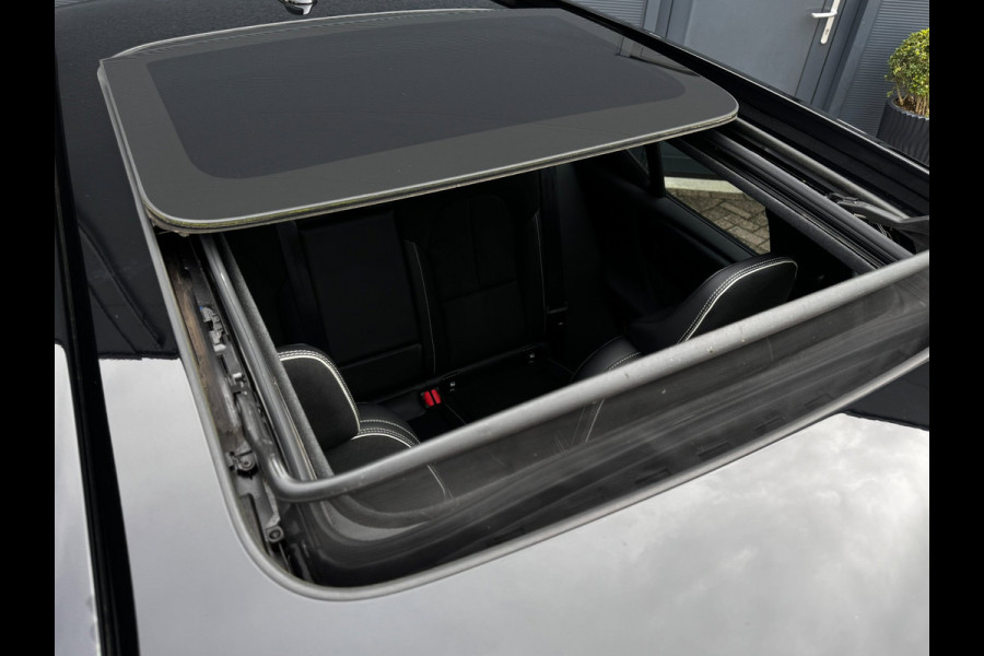Volvo XC40 1.5 T5 Recharge R-Design NL-auto | Schuif- Kanteldak | H&K | Trekhaak | Stoelverwarming | Memory | Adaptive Cruise