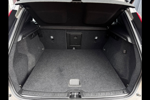 Volvo XC40 1.5 T5 Recharge R-Design NL-auto | Schuif- Kanteldak | H&K | Trekhaak | Stoelverwarming | Memory | Adaptive Cruise