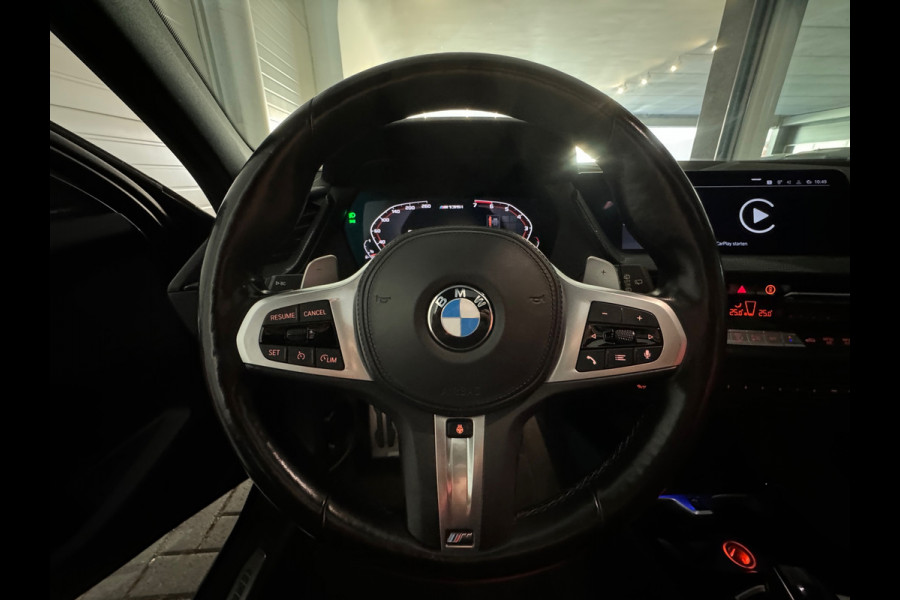 BMW 1-serie M135i xDrive Executive Pano|Keyless|Sfeer|HuD