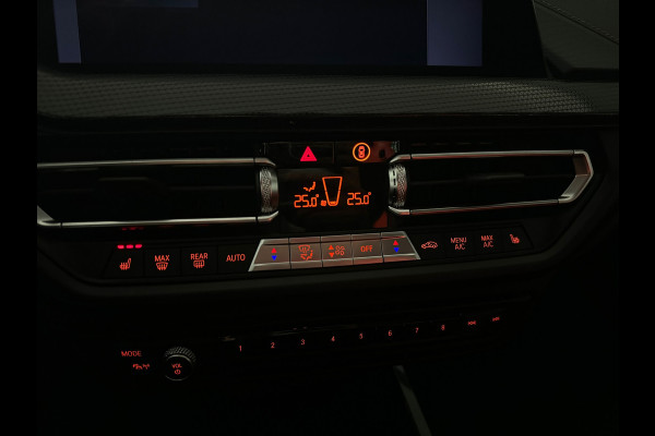 BMW 1-serie M135i xDrive Executive Pano|Keyless|Sfeer|HuD