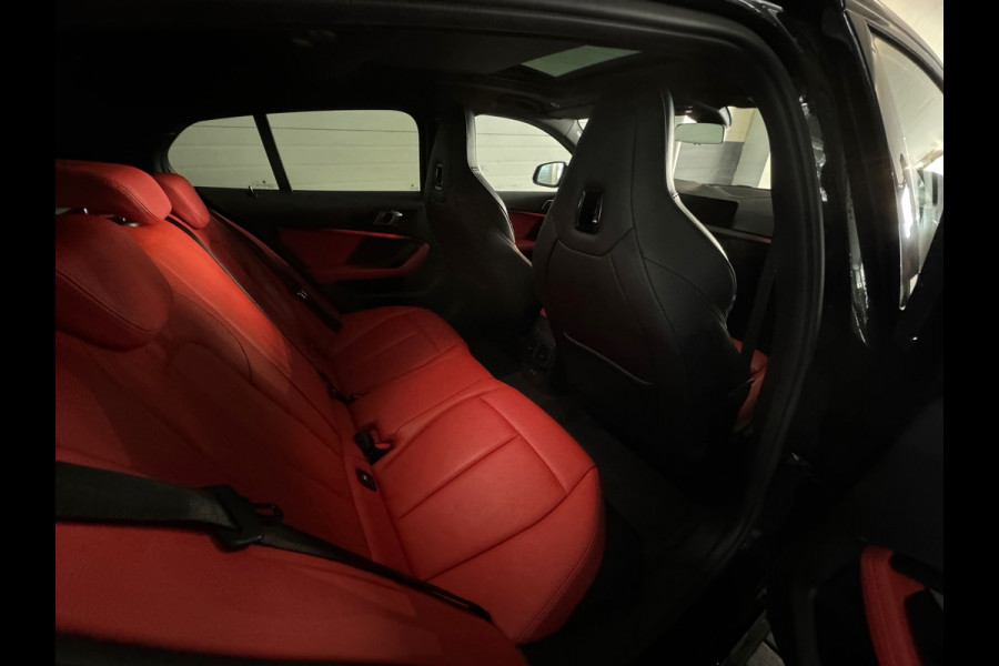 BMW 1-serie M135i xDrive Executive Pano|Keyless|Sfeer|HuD